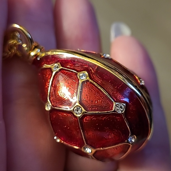 Egg Pendant Red & Gold Enameled Trellis  With Crystals On Gold-tone Rope Chain - Picture 16 of 16